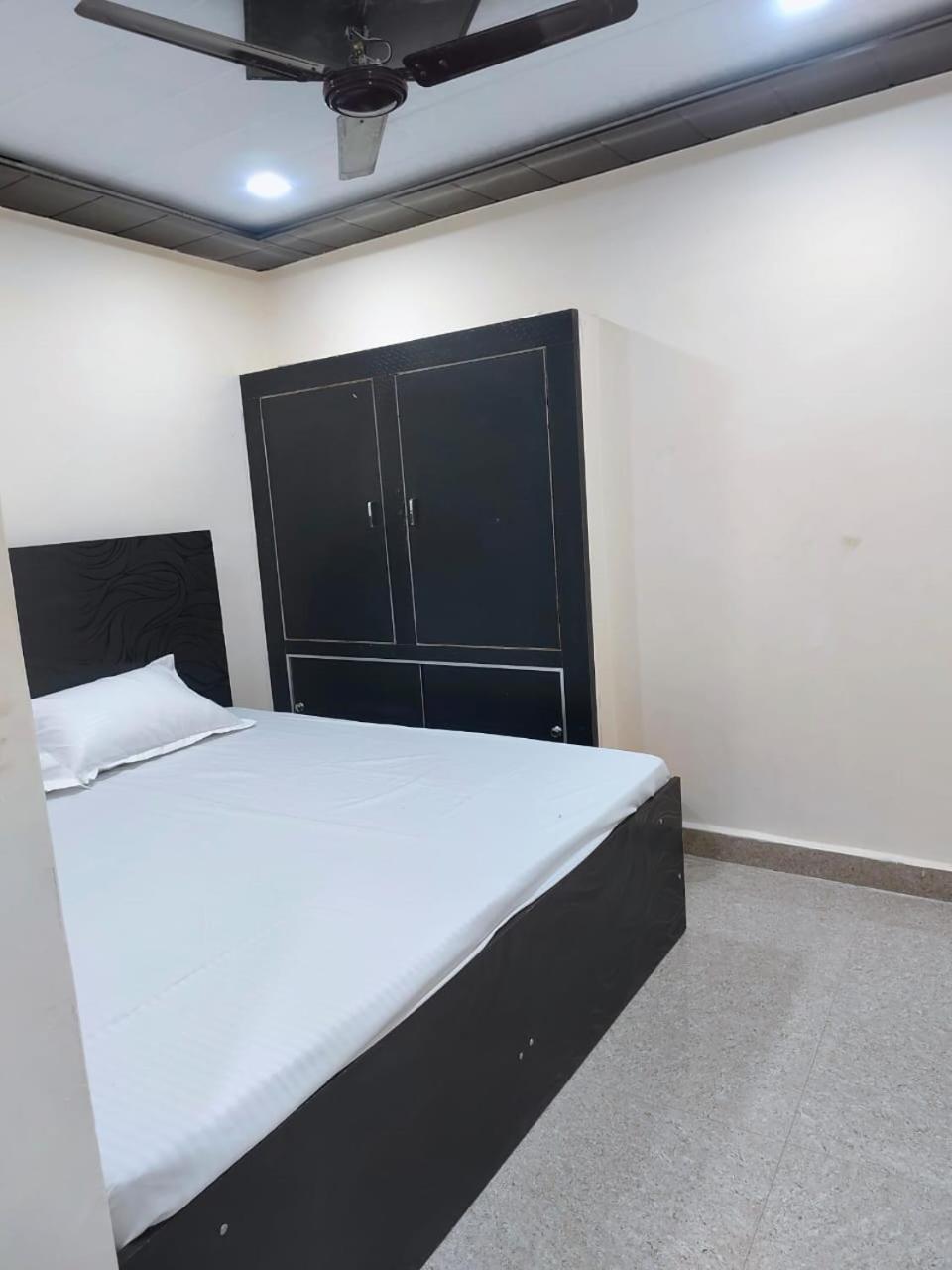 Hotel Crystal Dreams Mathura Exterior photo