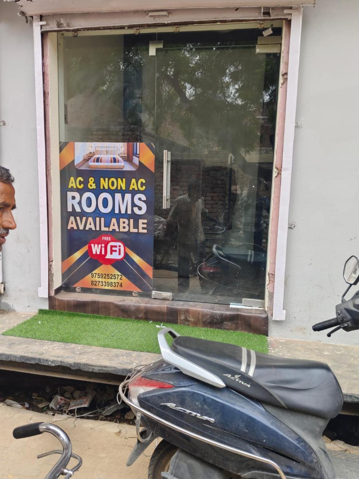 Hotel Crystal Dreams Mathura Exterior photo